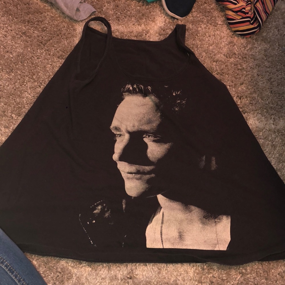 Tom Hiddleston tank top!